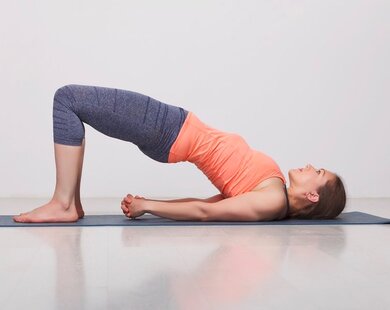 Các tư thế yoga giảm đau thần kinh tọa